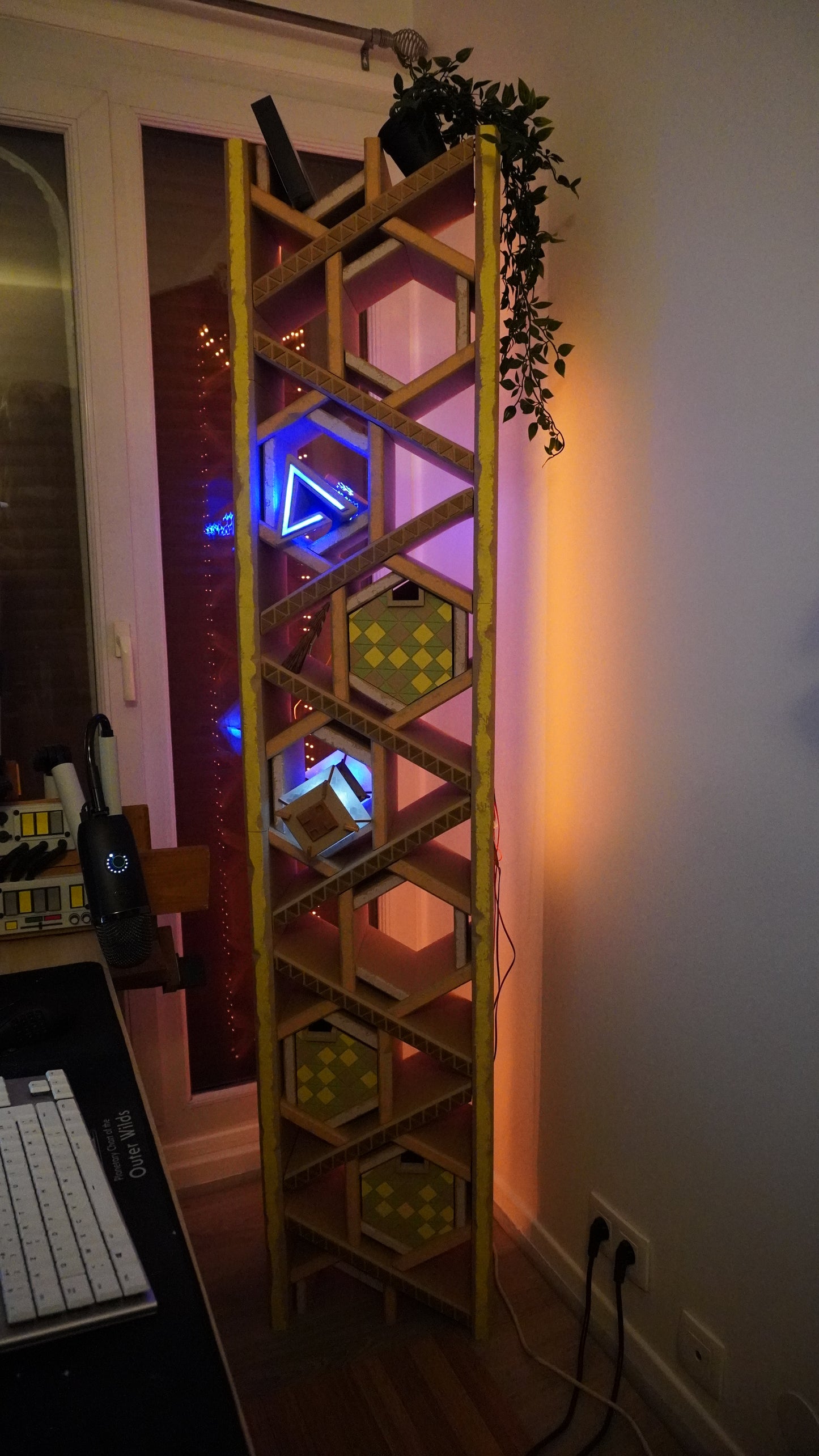 Nomai Shelf - Outer Wilds