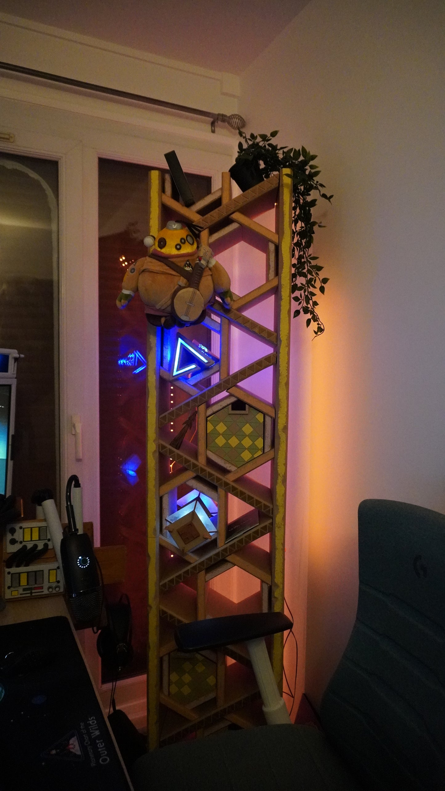 Nomai Shelf - Outer Wilds